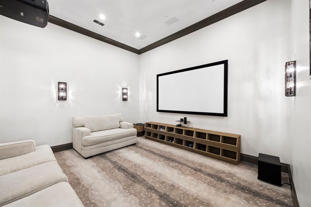 1402 Fountain Grass Court Property Photo 16