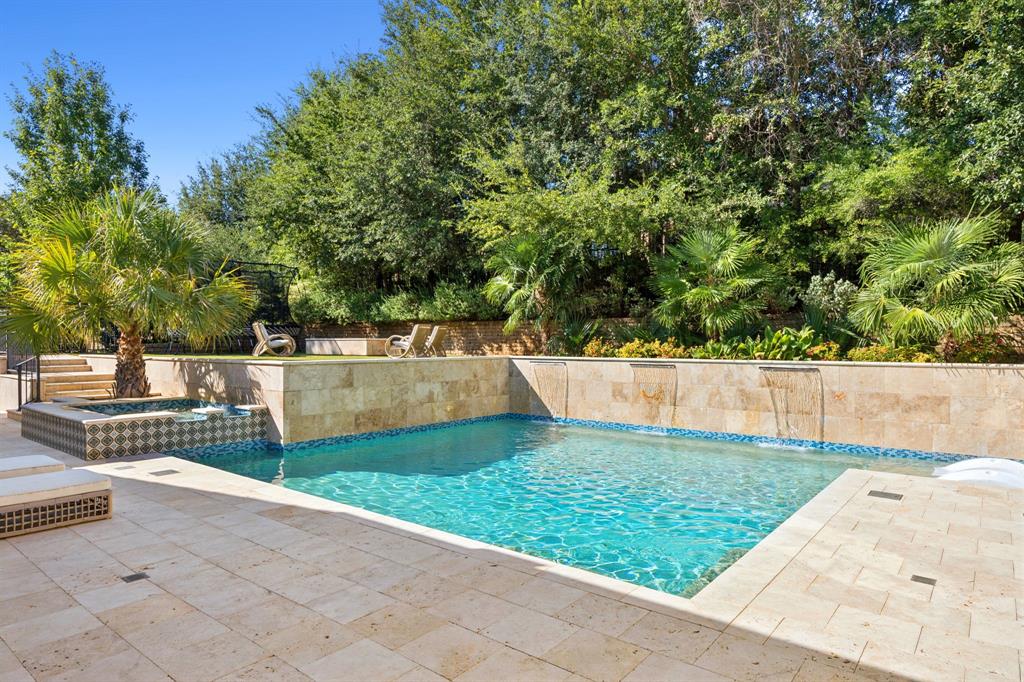 1402 Fountain Grass Court Property Photo 32