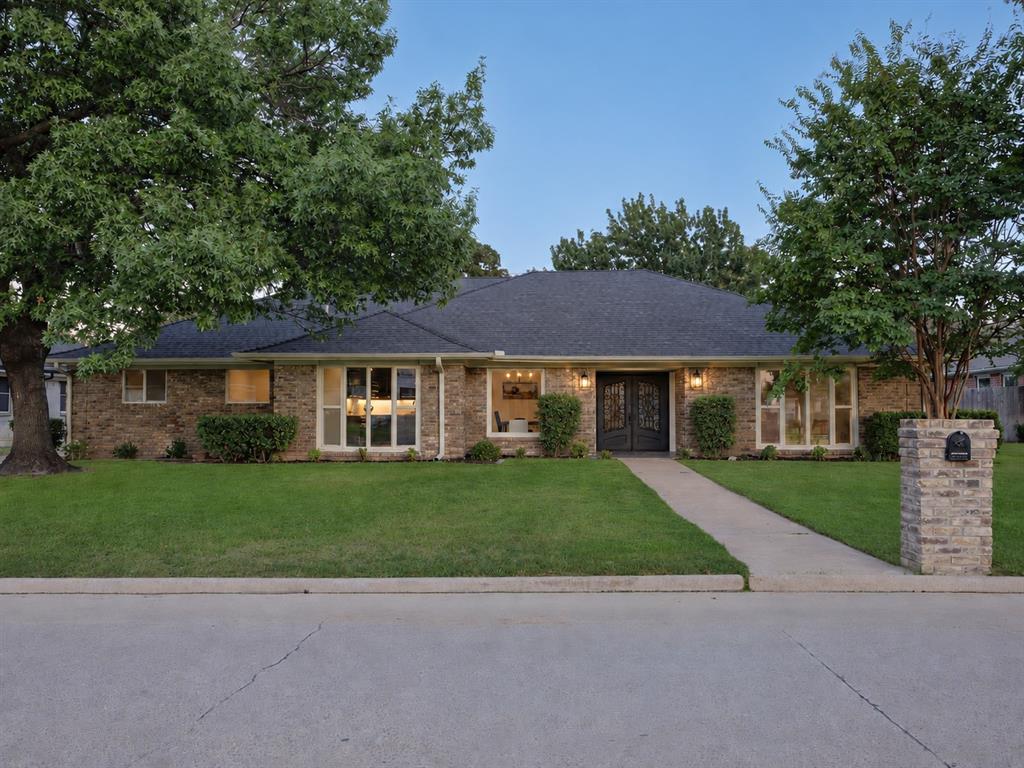 110 Oakmont Drive Property Photo 1
