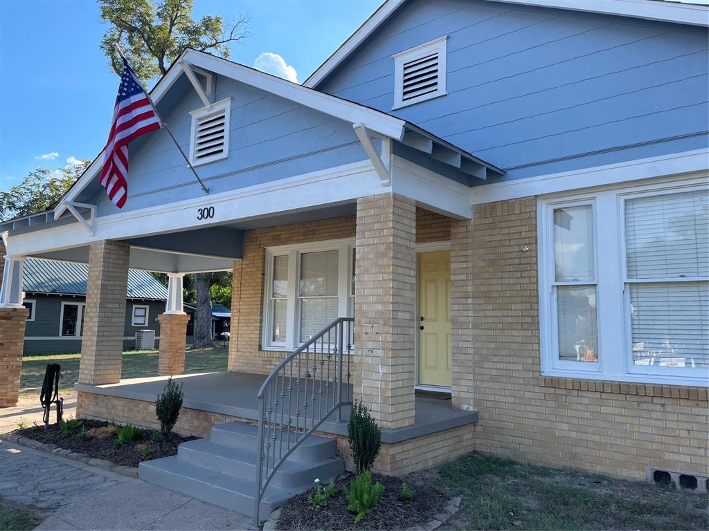 300 S Prairieville Street Property Photo 1