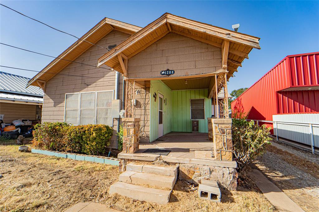 1208 W Walker Street Property Photo 1