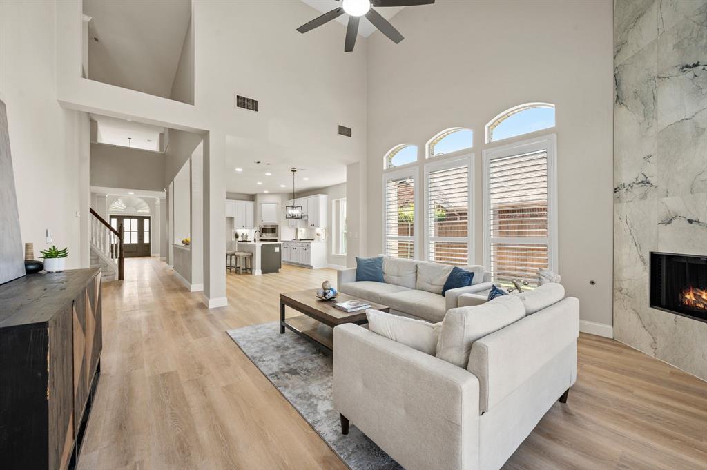 11207 Raveneaux Drive Property Photo 4