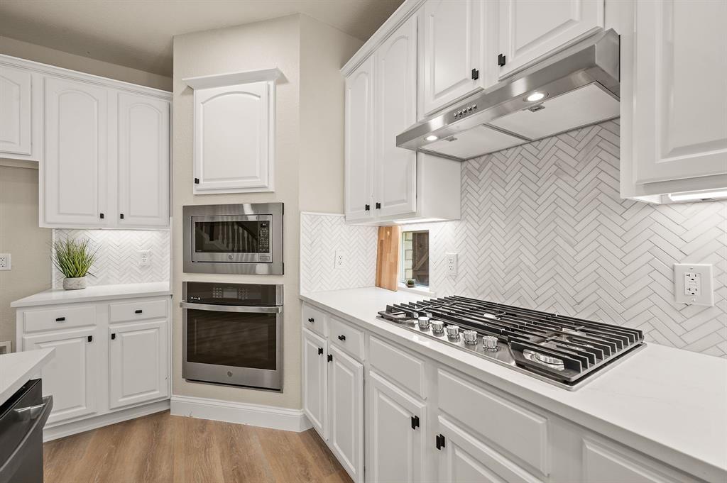11207 Raveneaux Drive Property Photo 6