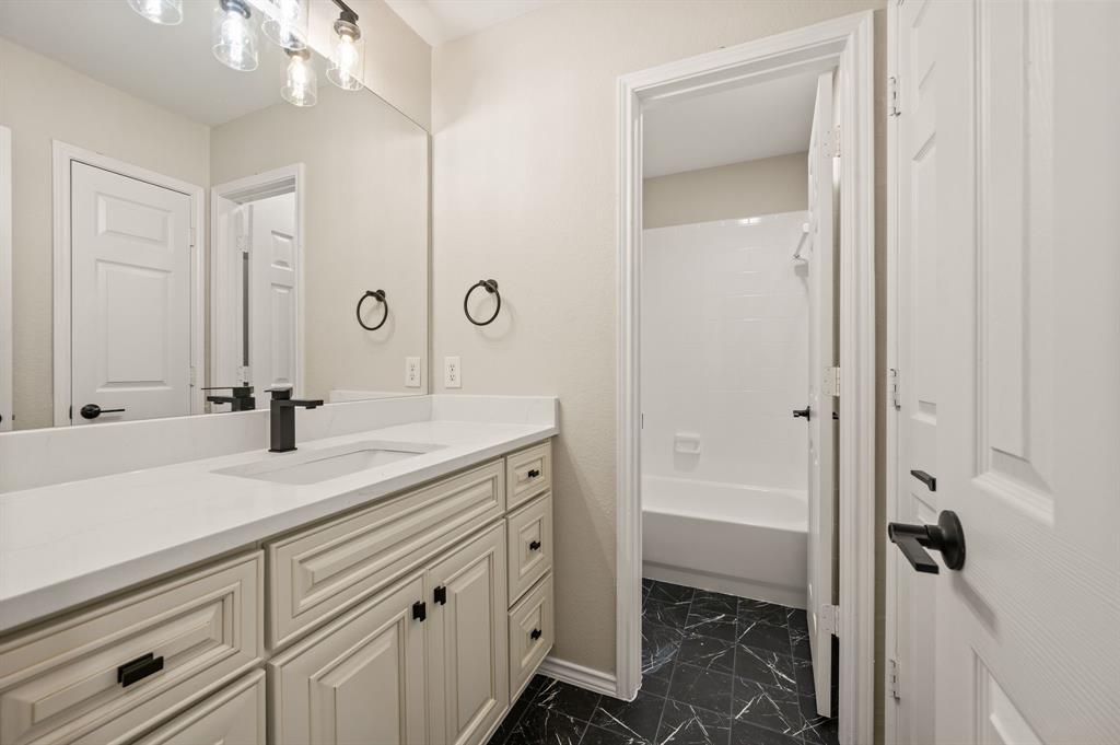11207 Raveneaux Drive Property Photo 24