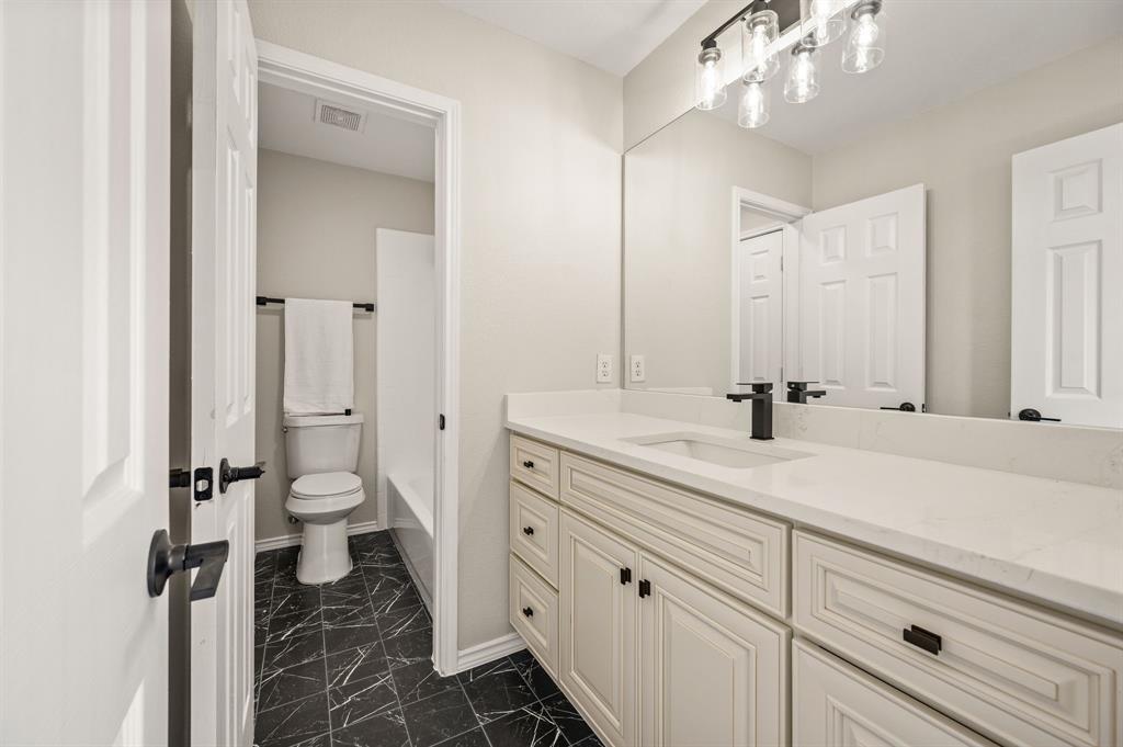 11207 Raveneaux Drive Property Photo 27