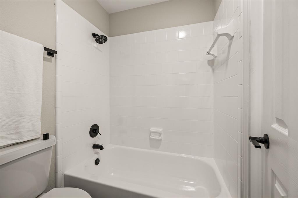 11207 Raveneaux Drive Property Photo 28