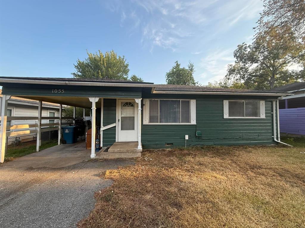 1055 W Star Street Property Photo 1