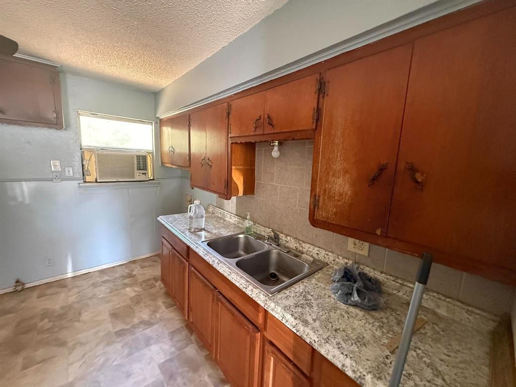 1055 W Star Street Property Photo 5