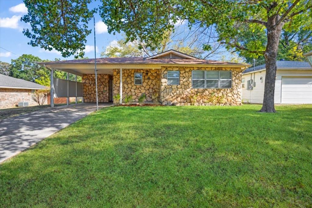 515 E Day Street Property Photo 1