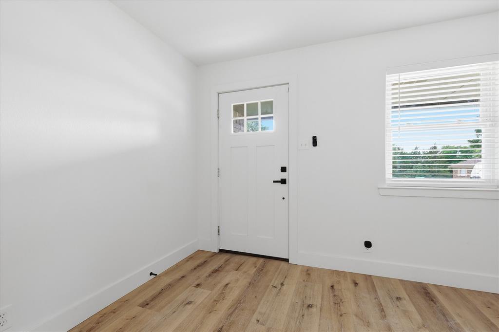 1701 Aster Street Property Photo 4