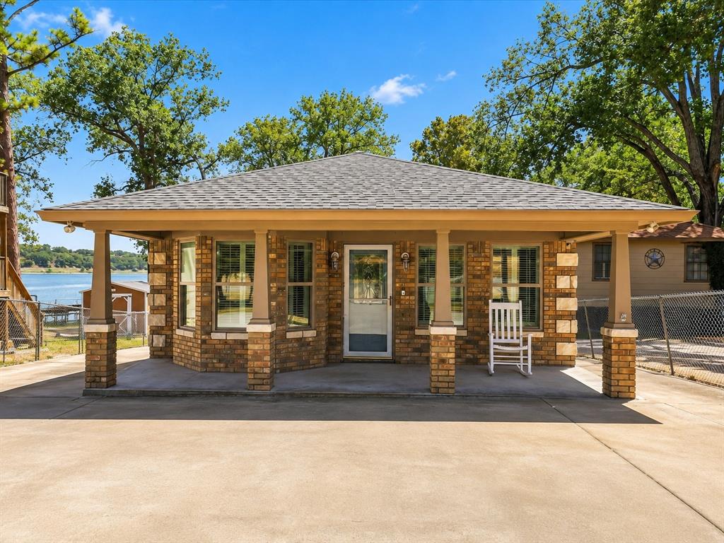 1231 E Lake Drive Property Photo 1