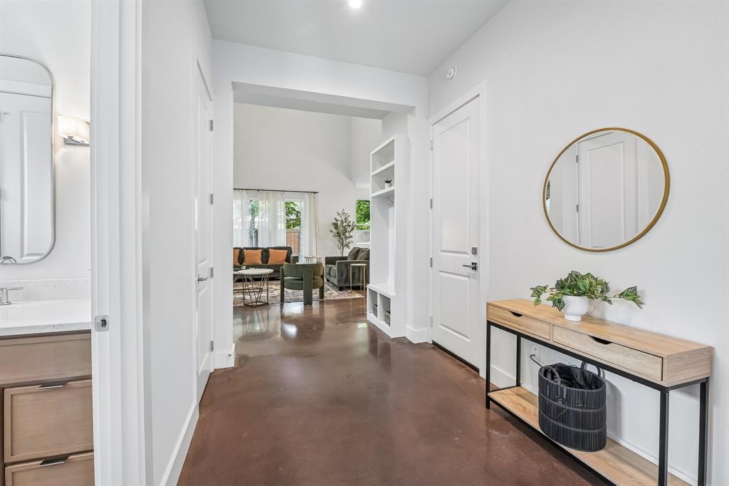 2403 Obenchain Street Property Photo 4