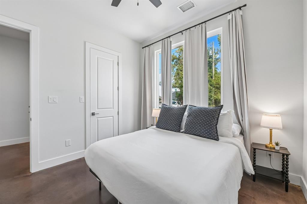 2403 Obenchain Street Property Photo 17