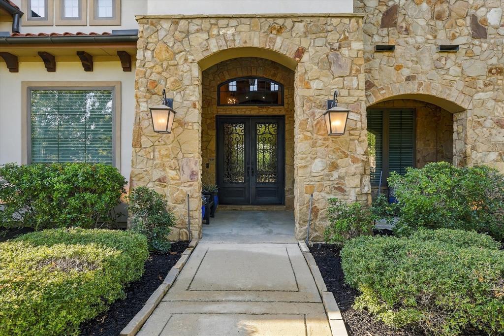 413 Saint Tropez Drive Property Photo 3