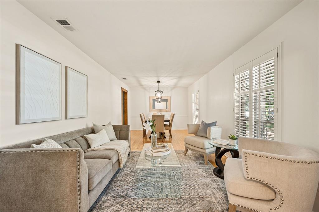 12450 Wood Manor Circle Property Photo 3