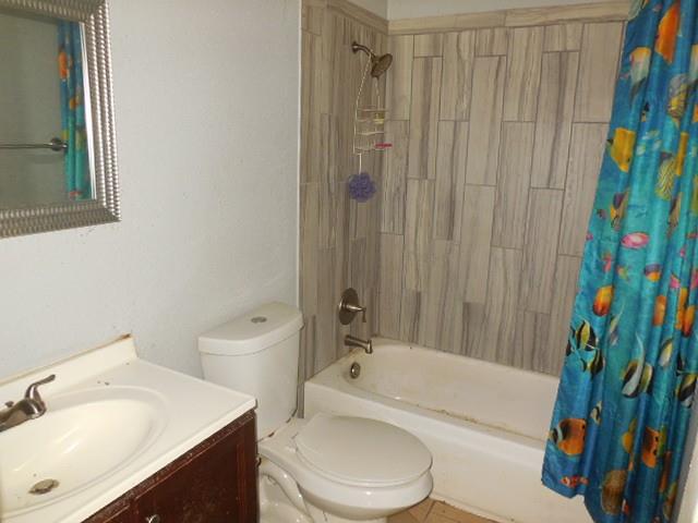 6791 Greenway Avenue Property Photo 6