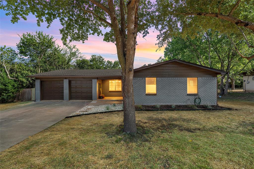 121 E Dawn Drive Property Photo 1