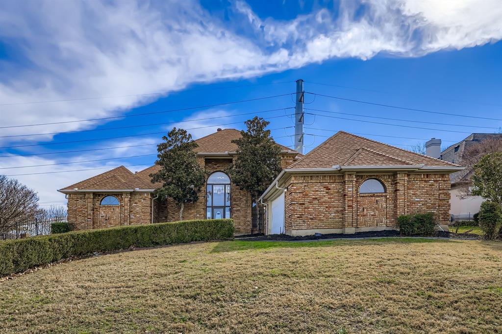 2210 Club Creek Circle Property Photo 1