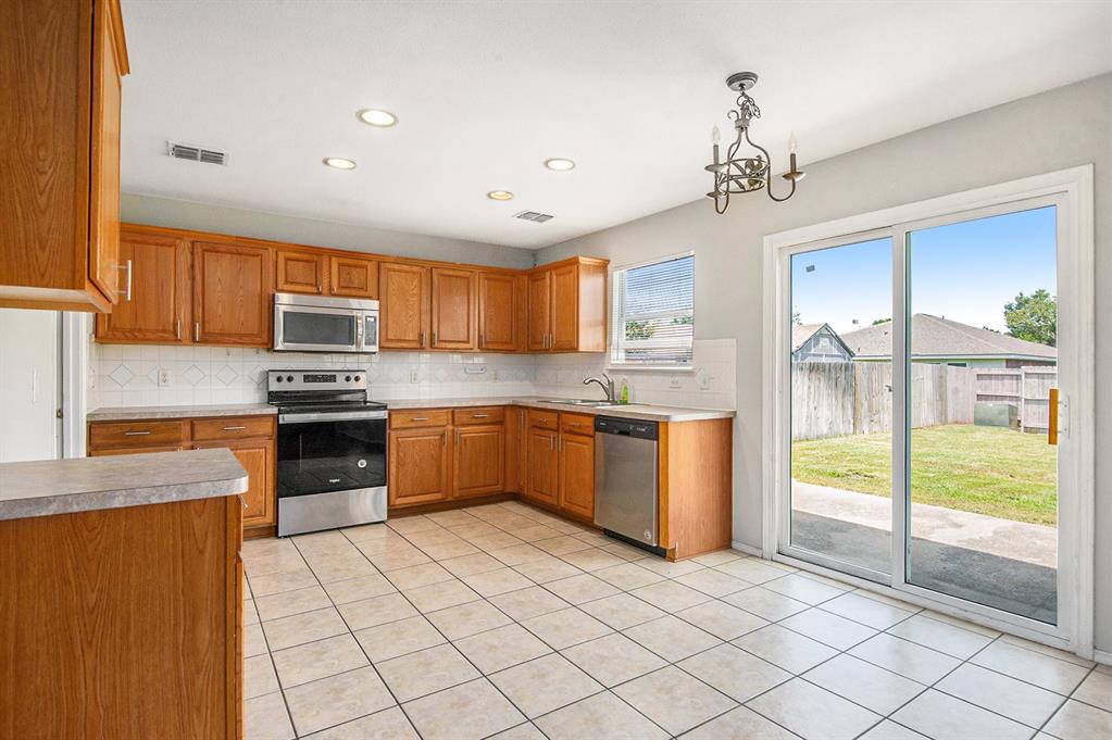 4225 Silverwood Trail Property Photo 6
