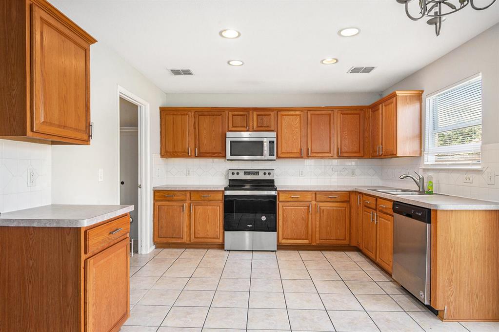 4225 Silverwood Trail Property Photo 7
