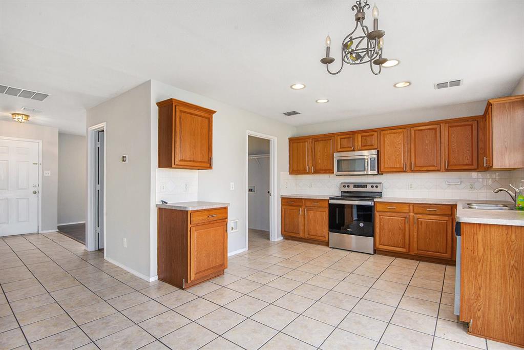 4225 Silverwood Trail Property Photo 8