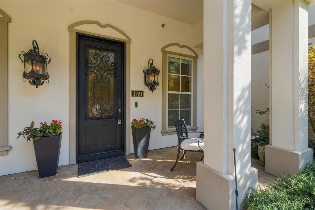 1721 Fountain Pass Drive Property Photo 2