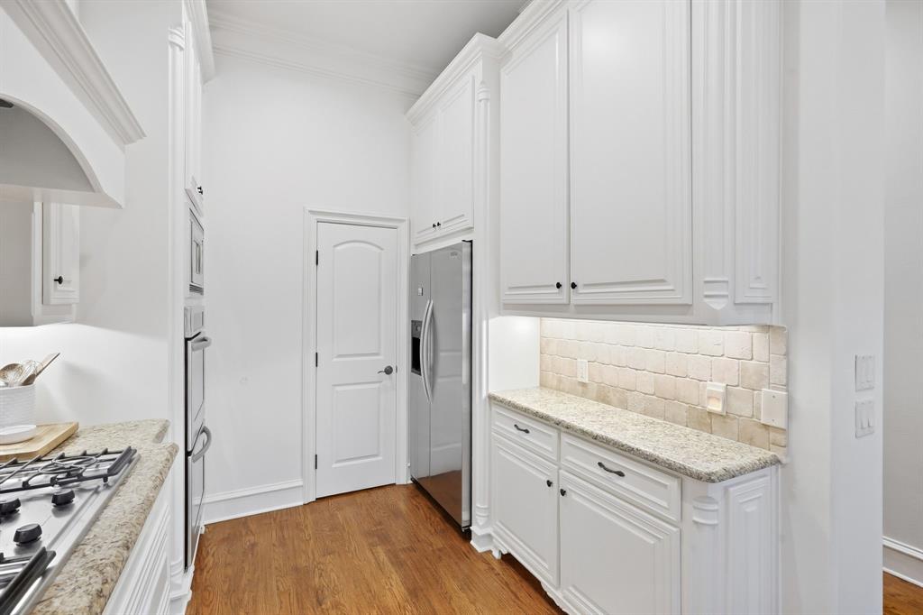 1721 Fountain Pass Drive Property Photo 11
