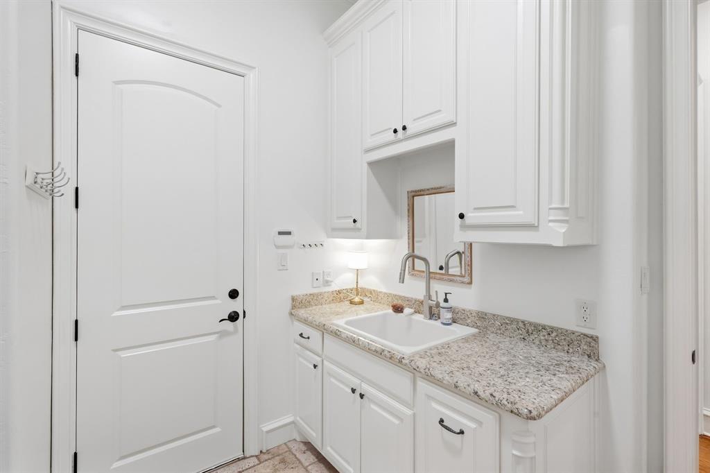 1721 Fountain Pass Drive Property Photo 19