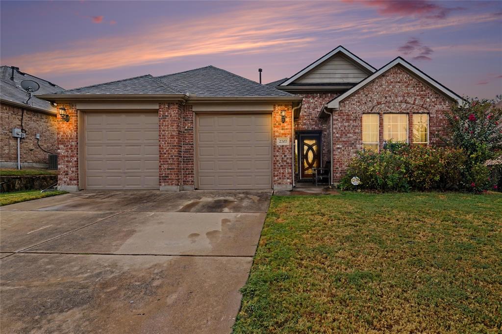 2707 Meadow Lake Drive Property Photo 1