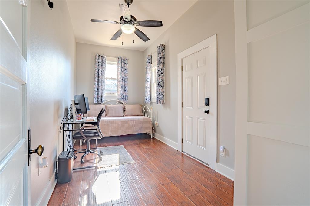 703 W College Street Property Photo 16