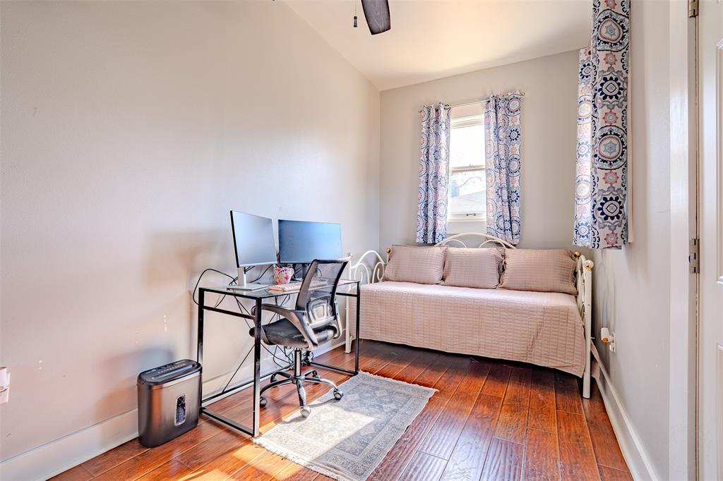 703 W College Street Property Photo 17