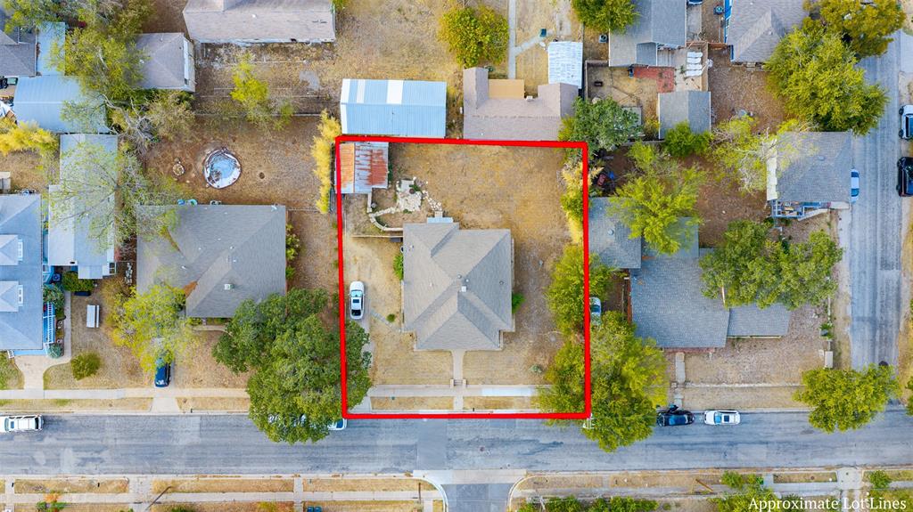 703 W College Street Property Photo 24