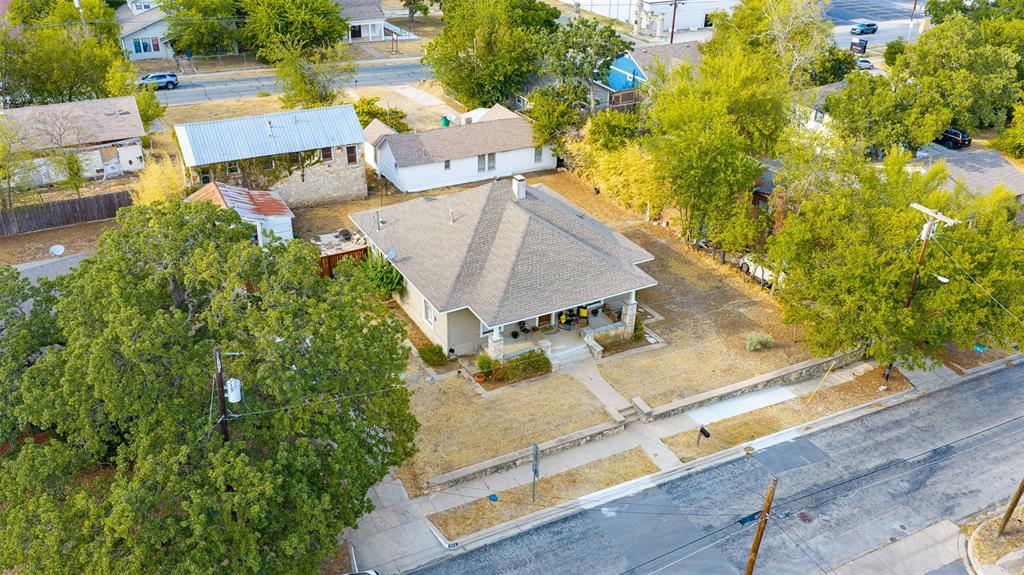 703 W College Street Property Photo 25