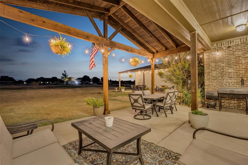 2231 Riverside Drive Property Photo 4