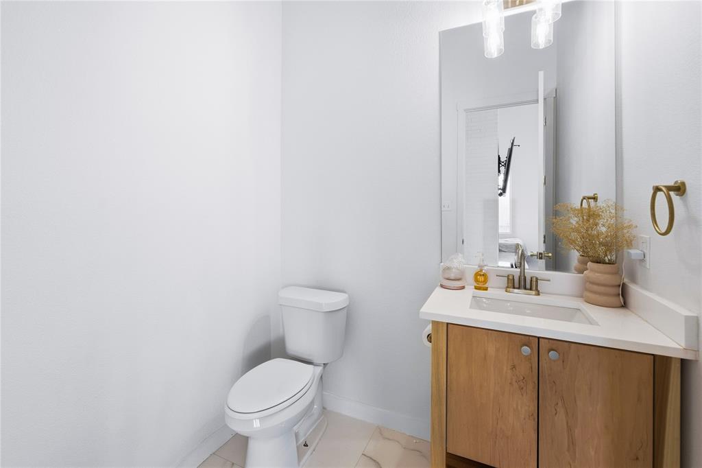1045 Augustus Court Property Photo 21