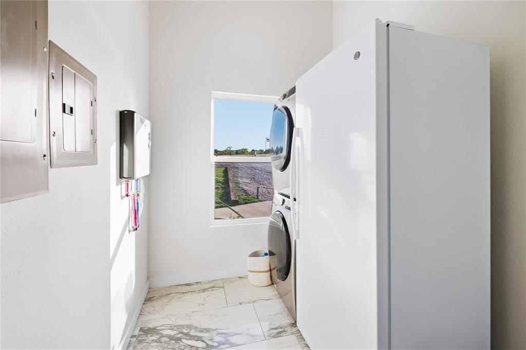 1045 Augustus Court Property Photo 24