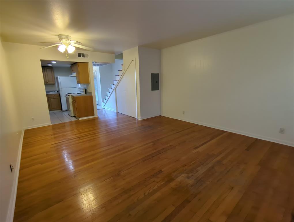 5730 Martel Avenue 108 Property Photo 3