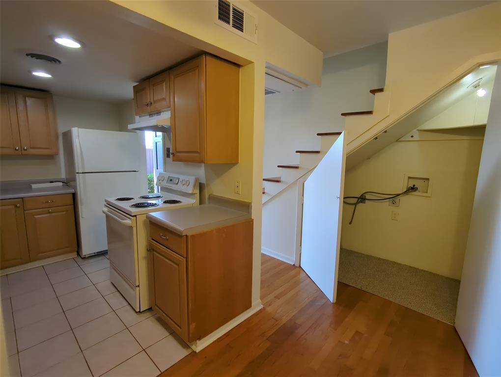 5730 Martel Avenue 108 Property Photo 5