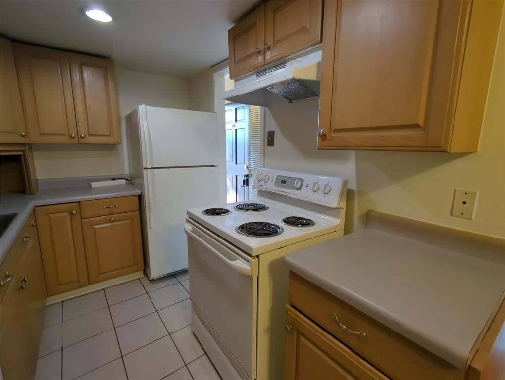 5730 Martel Avenue 108 Property Photo 7