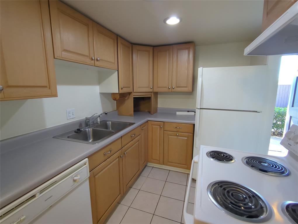 5730 Martel Avenue 108 Property Photo 8