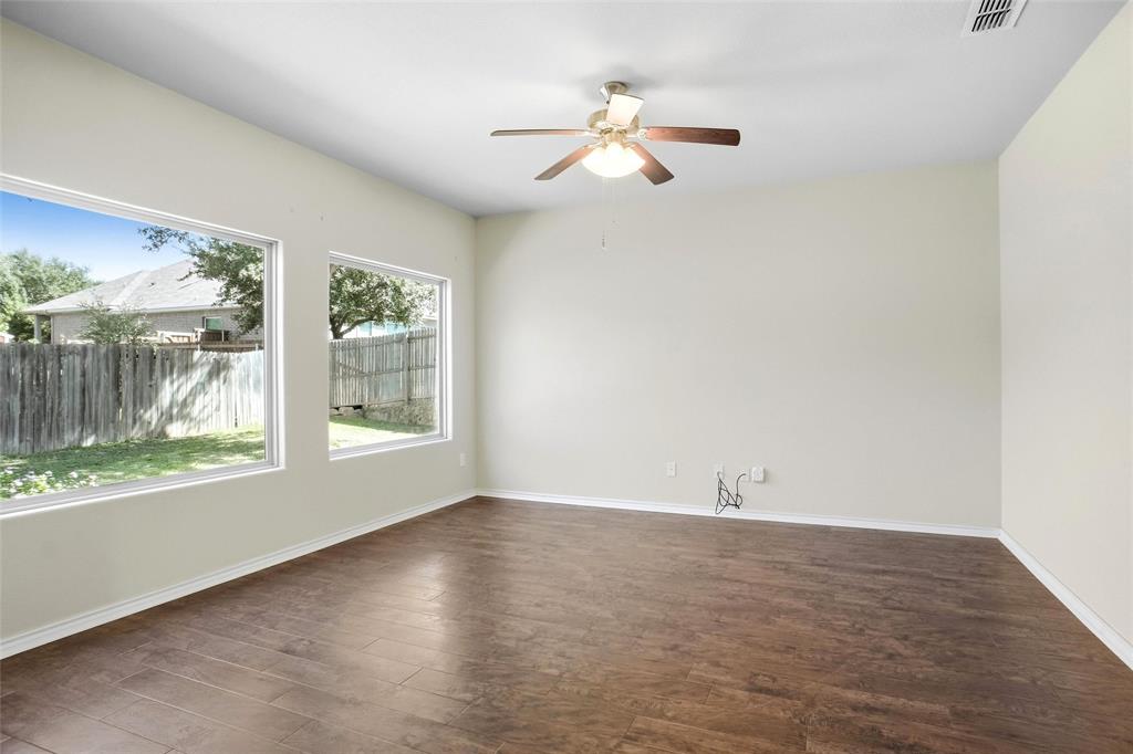 1221 Glenwood Drive Property Photo 2