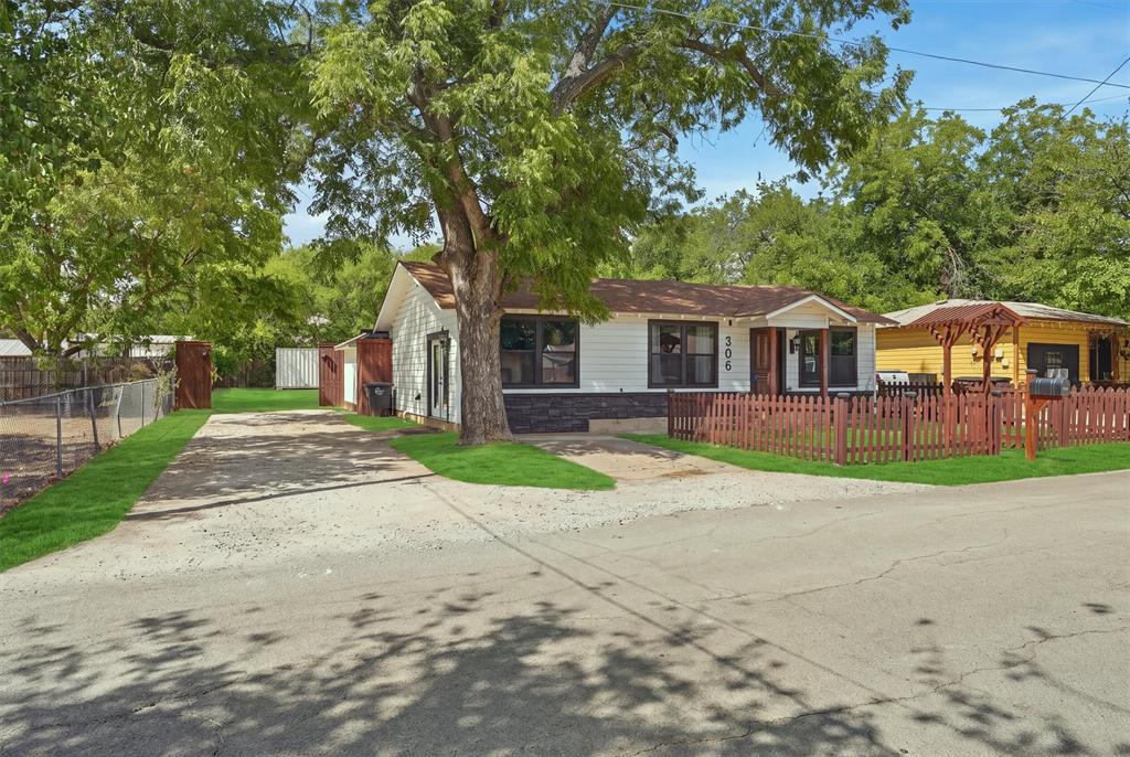 306 Lovelady Street Property Photo 1