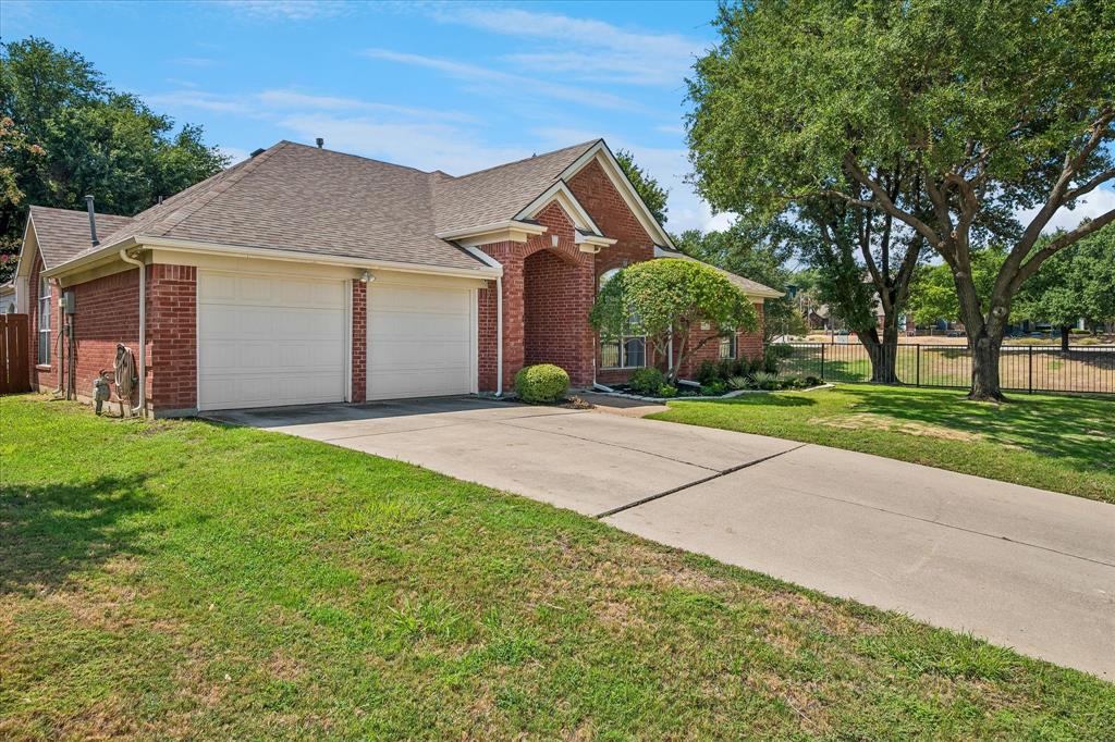 412 Manders Court Property Photo 3
