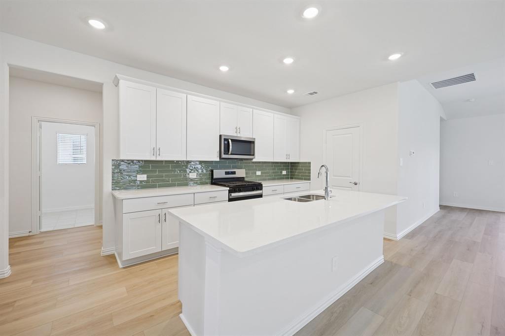 2305 Windsong Path Property Photo 1