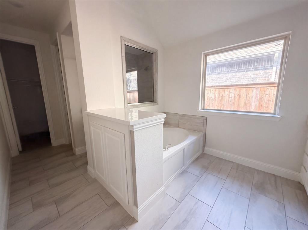 16204 Cullen Park Way Property Photo 10