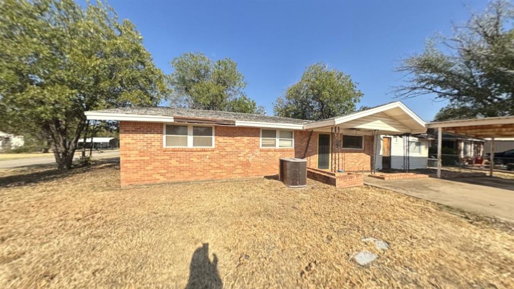 310 Combs Street Property Photo 1