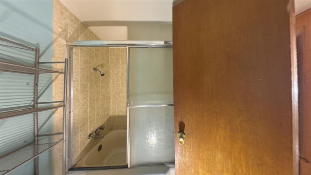 310 Combs Street Property Photo 6