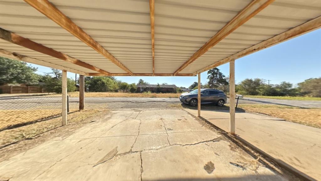 310 Combs Street Property Photo 9
