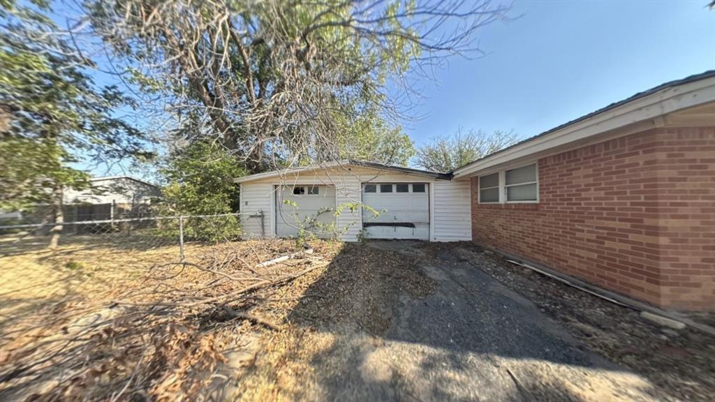 310 Combs Street Property Photo 13