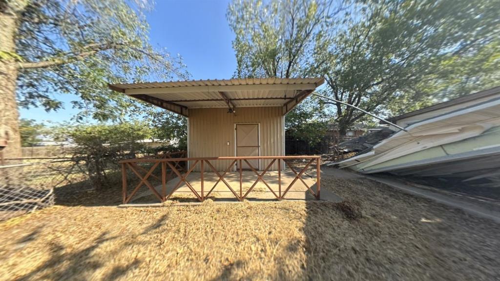 310 Combs Street Property Photo 14